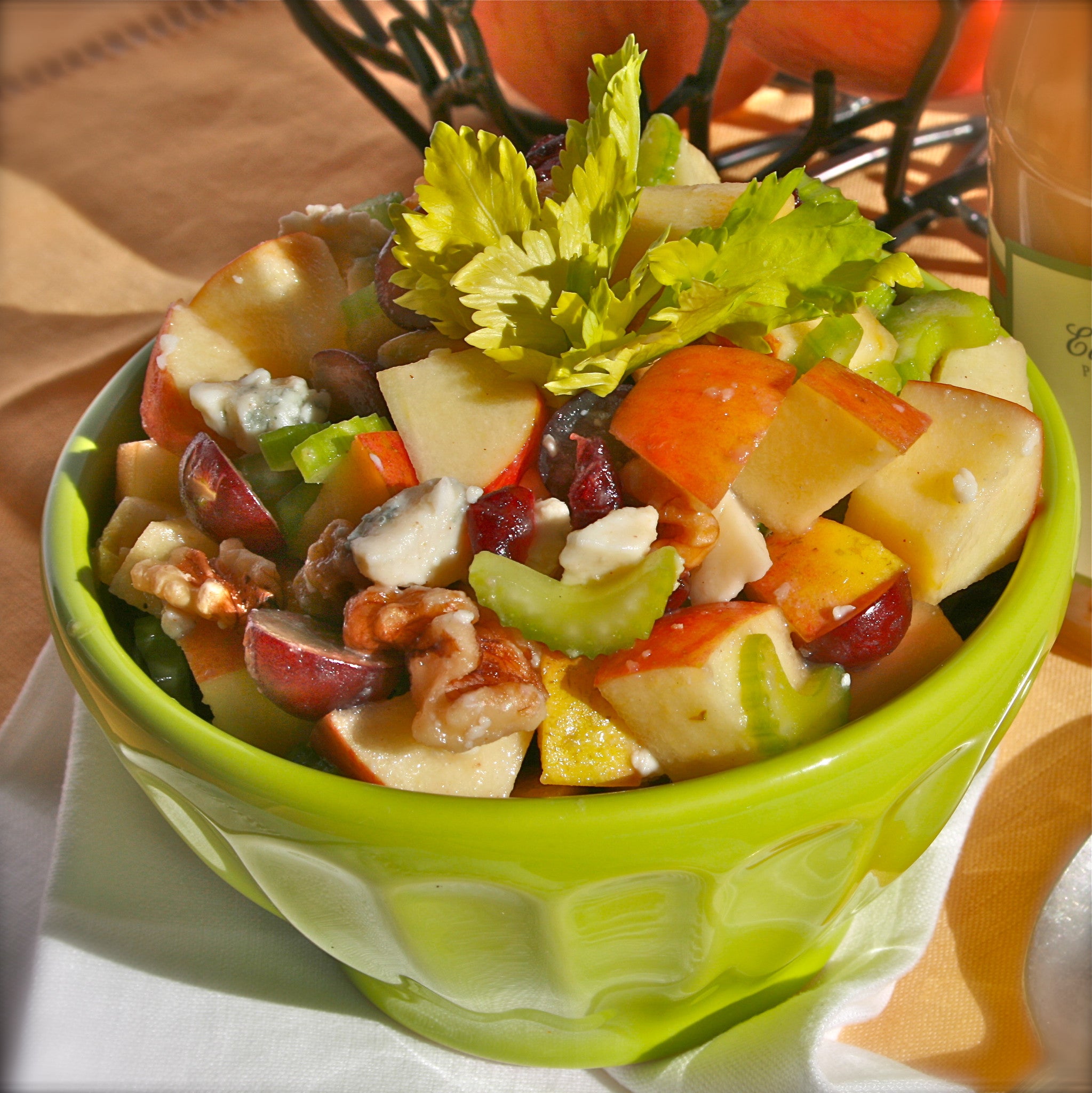 APPLE WALNUT SALAD (Honey Pear Vinaigrette) &ndash; Earth Vine