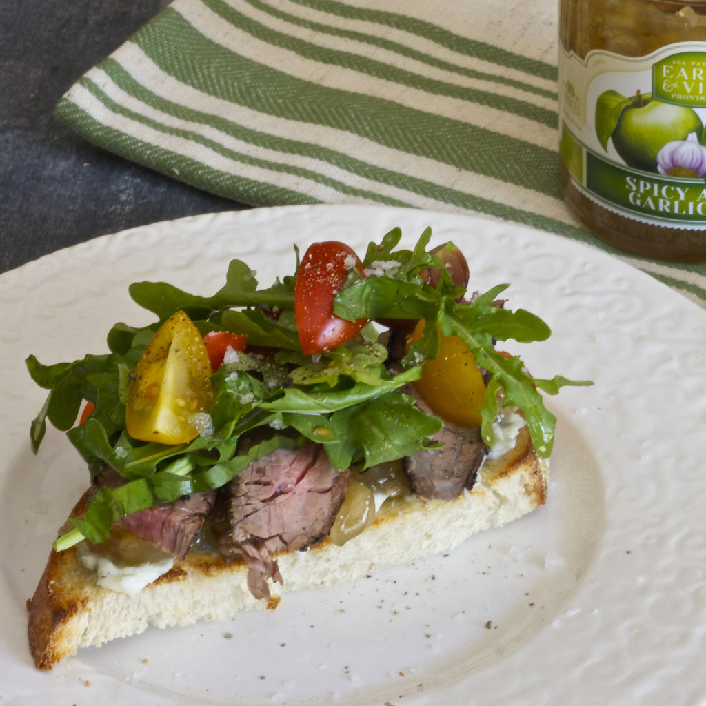 STEAK, BLUE CHEESE & APPLE JAM BRUSCHETTA (Spicy Apple Garlic Jam)